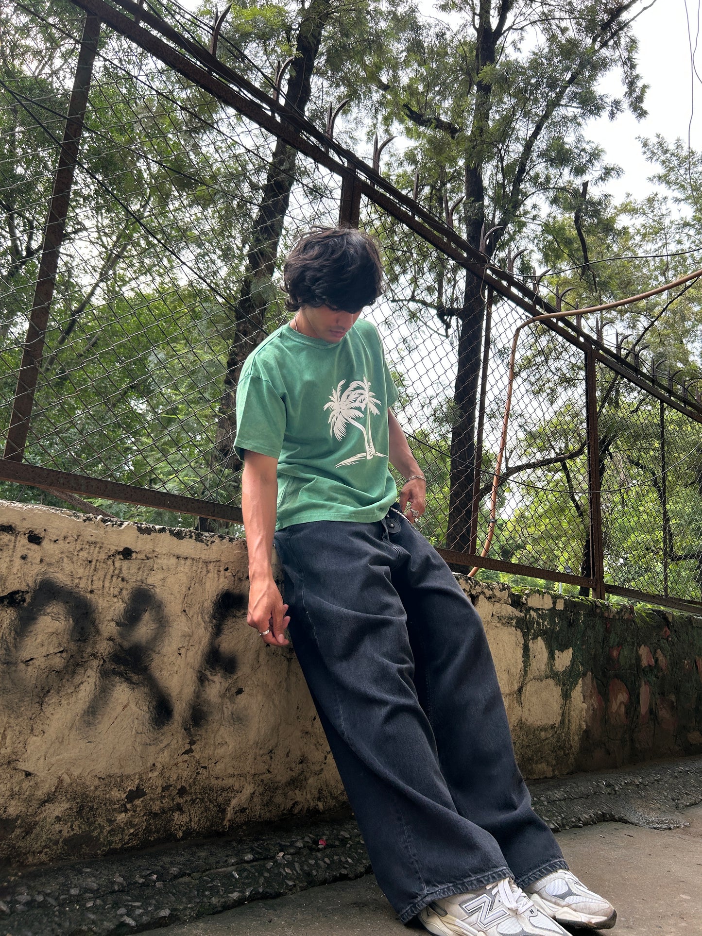 Minimal Palm Drift Tee