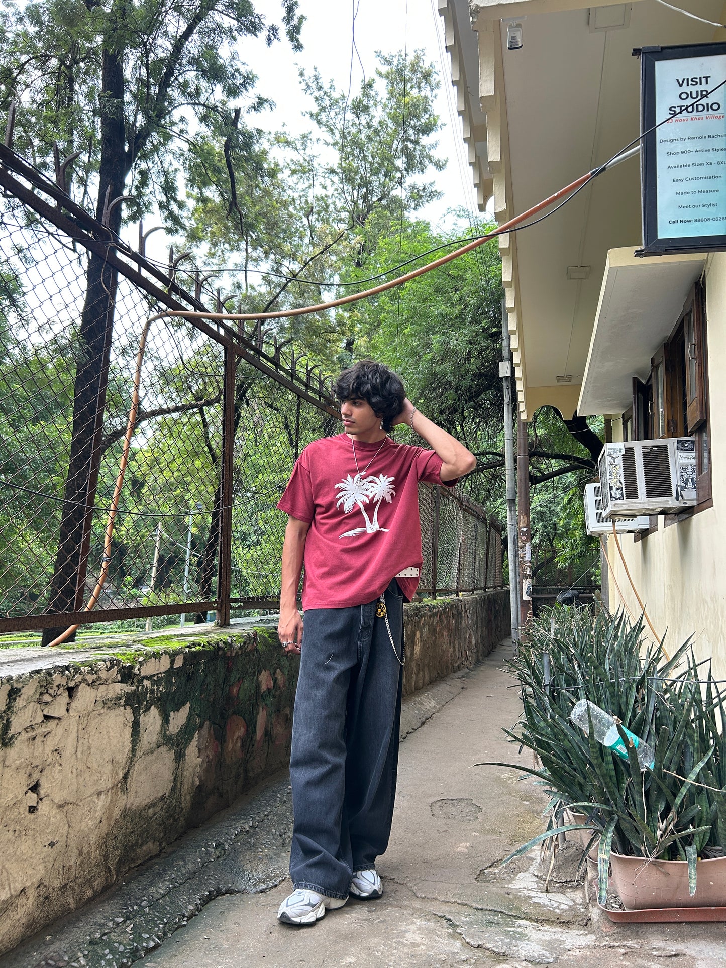 Minimal Palm Drift Tee