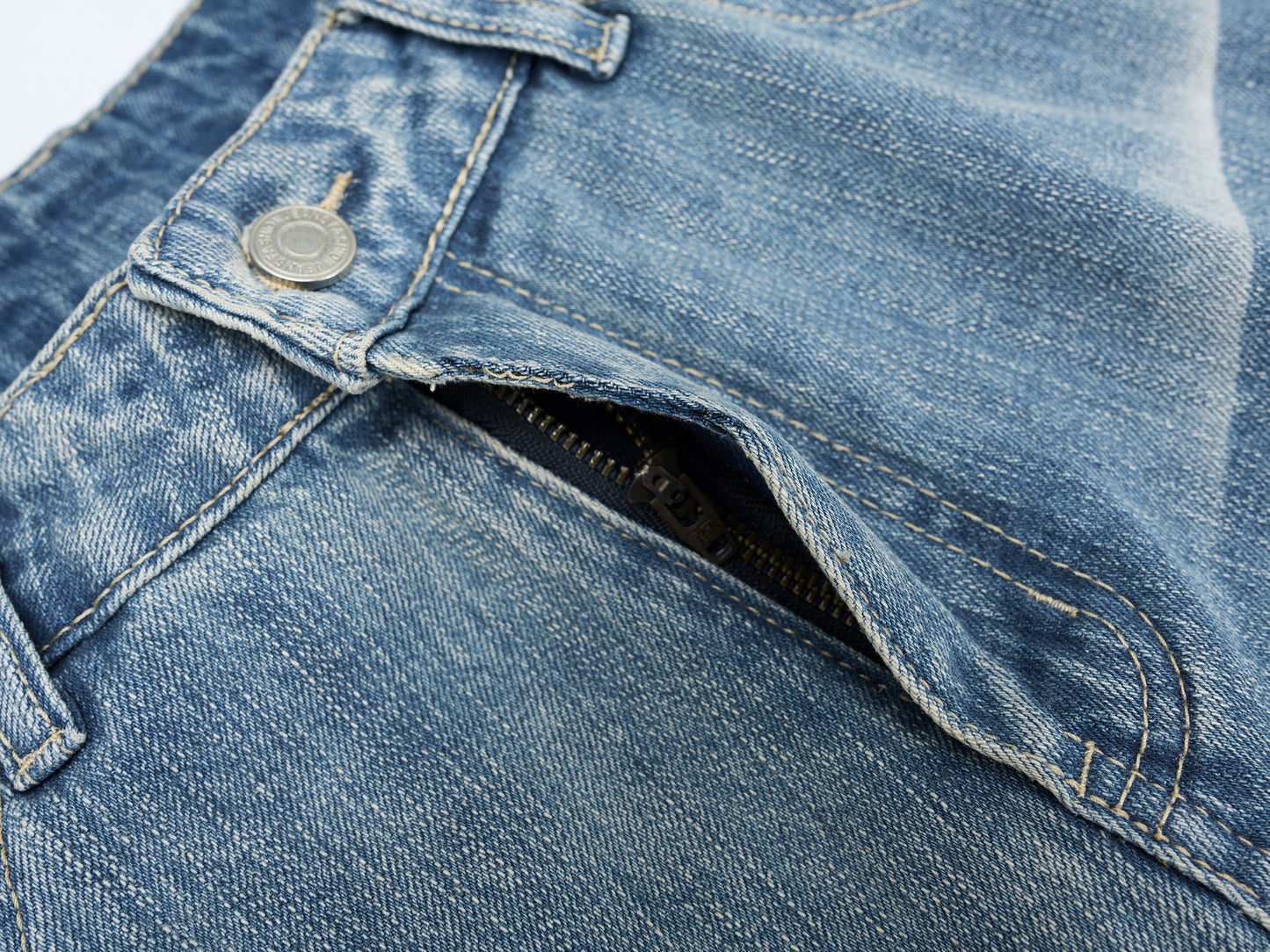 Loose Fit Washed Jeans