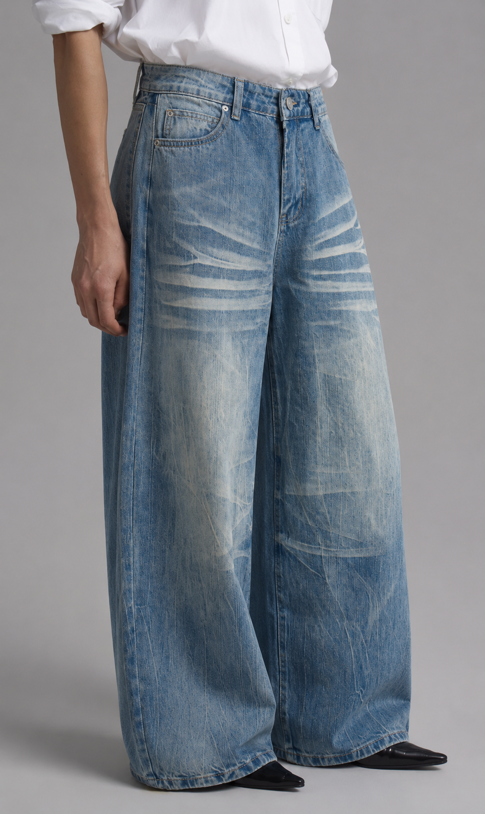 Loose Fit Washed Jeans