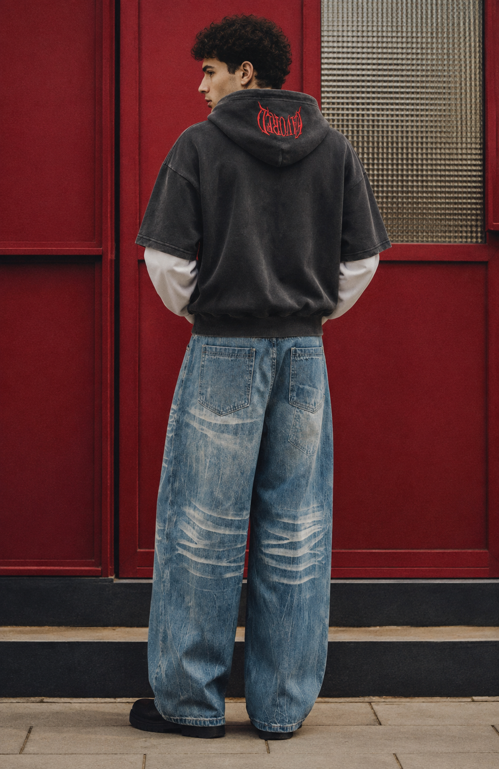Loose Fit Washed Jeans